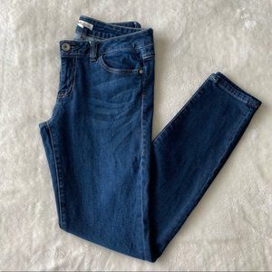 Cabi, original wash lightly distressed skinny jeans, size 8/29